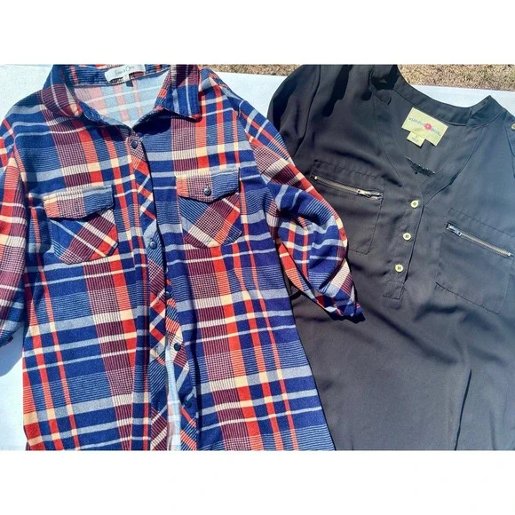 Lot of women's Medium T-shirts, button downs, hoodies, tank top & leggings - Picture 8 of 12